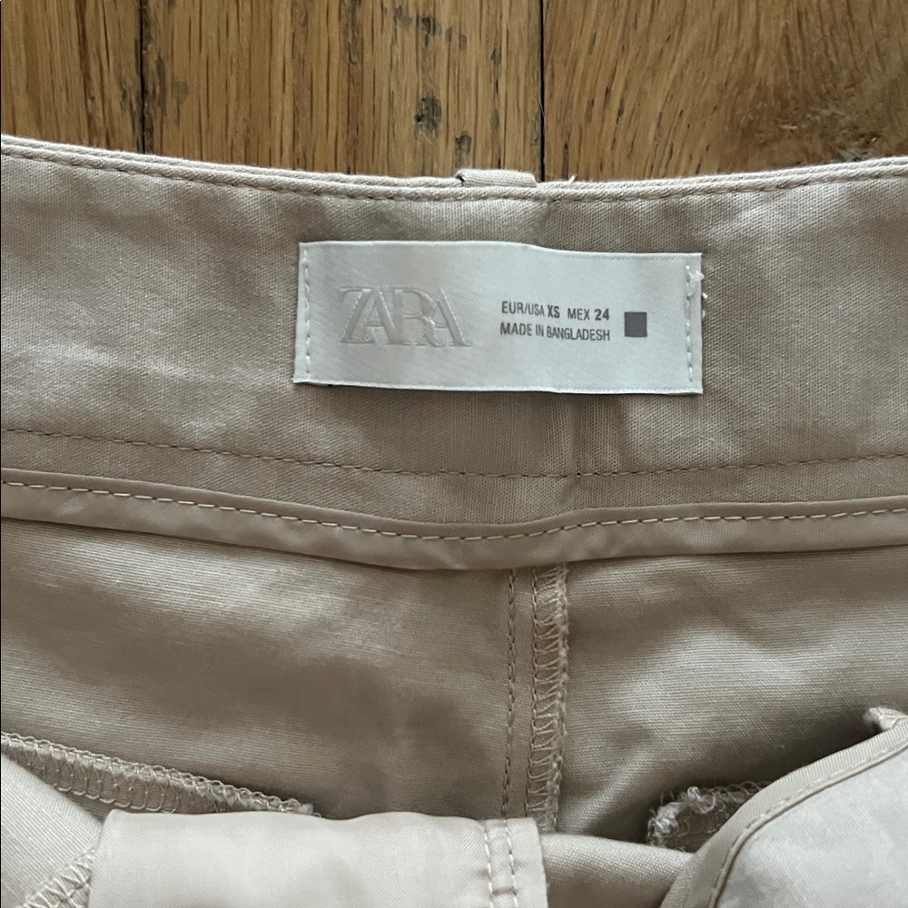 ZARA PLEATED KHAKI SHORTS - Picture 3 of 5